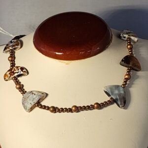 Bronze and agate neckelace