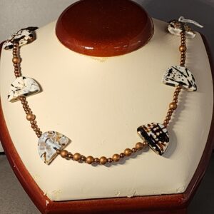 Bronze and agate neckelace