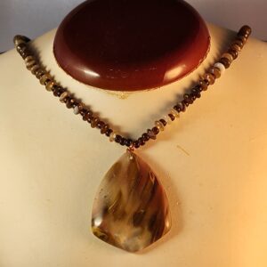 Agate and sardonyx necklace